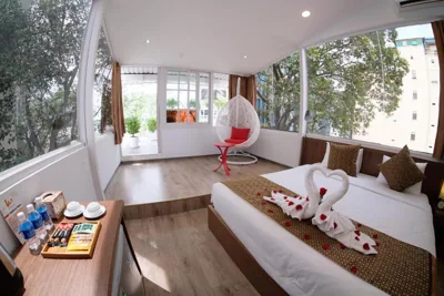 Chambre quadruple avec balcon — The Umi Hotel